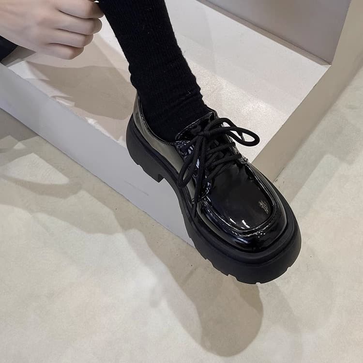 British-style thick-soled leather shoes for women, 2023 new versatile black JK flats with platform loafers, trendy on Instagram.