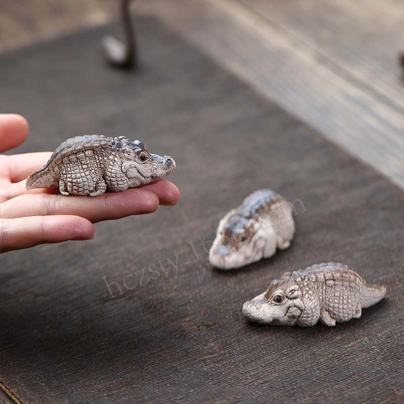 Purple Sand Alligator Tea Pet, Handcrafted Financial Tycoon Tea Ceremony Accessory, Cultivable Lying Alligator for Tea Table Play