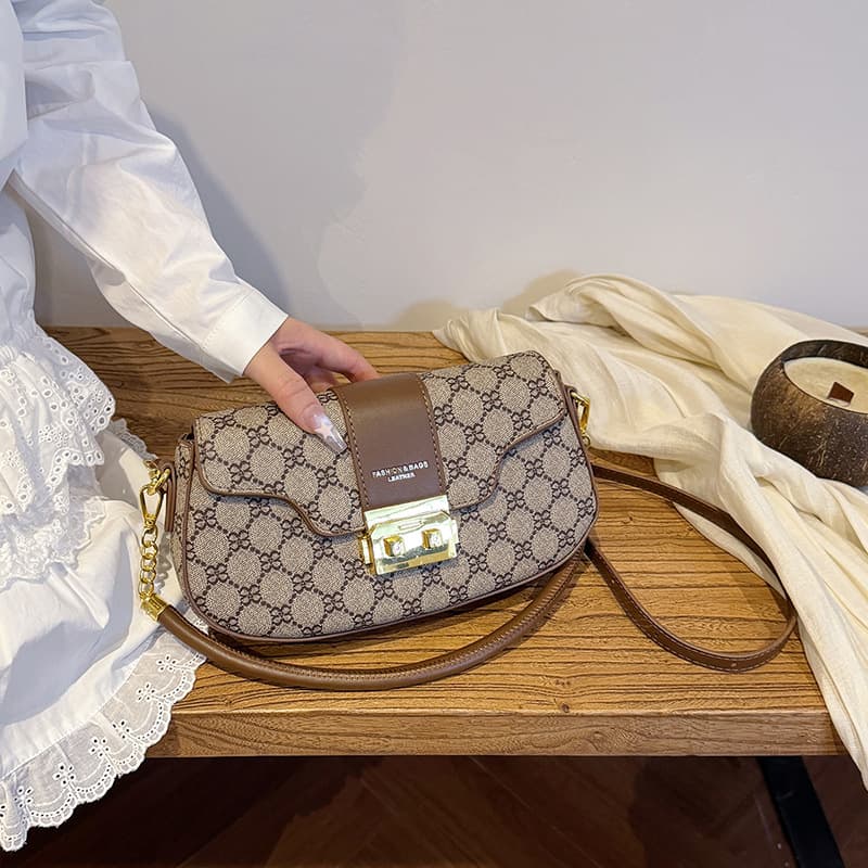 Women's Bags 2025 New Niche Shoulder Bag for Girls Fashionable Simple Work Commuter Bag Printed Armpit Bag