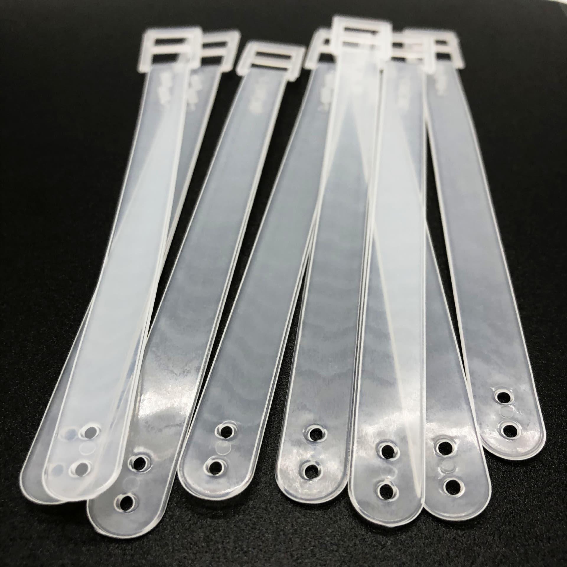 PE lanyard plastic luggage tag strap manufacturer supplies luggage tag straps and hanging straps in stock.