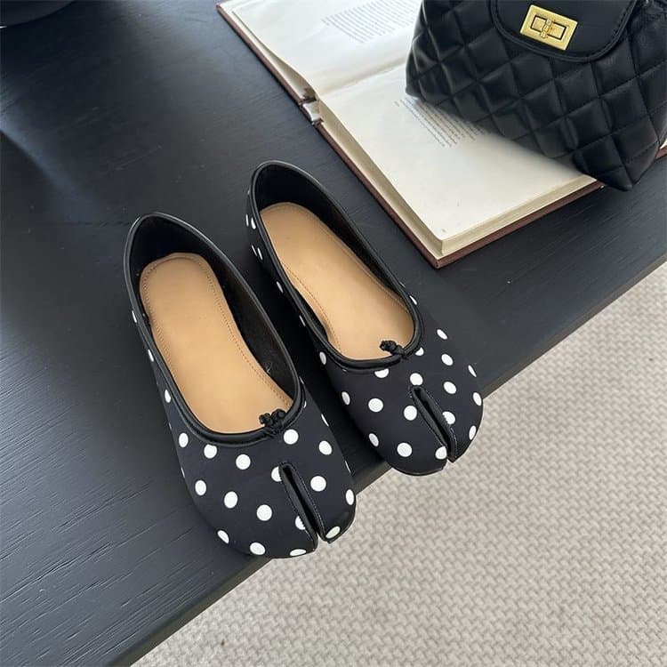 Flat Sole Split Toe Shoes for Women 2026 Pointed Toe Horse Hoof Style Boat Shoes Red Polka Dot