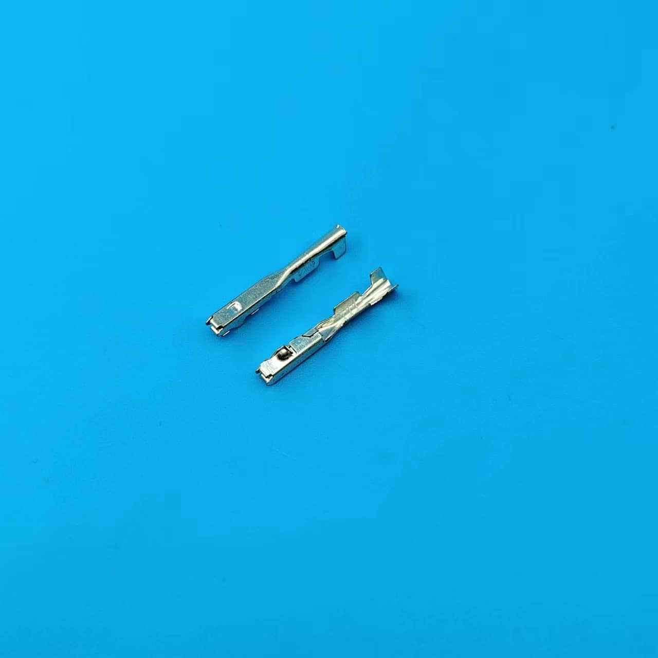 DJ626C-0.6A Automobile wiring harness connector pin 0.6 series terminal block 13543116