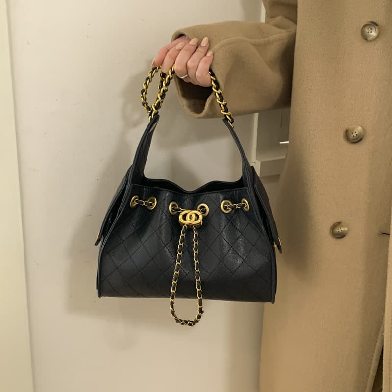 2026 New Chanel-Style Diamond Quilted Chain Bag Women Large Capacity Bucket Bag Shoulder Underarm Bag Commuter Bag