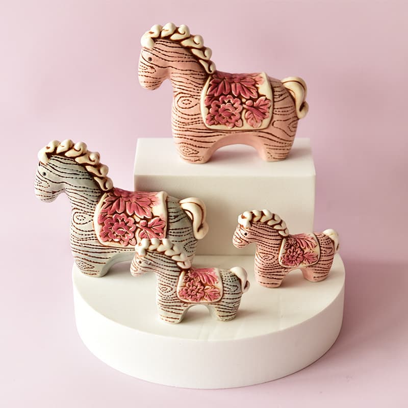 Horse to success, use dreams as horses, Trojan horse ornaments, pink ceramic pony, salt and pepper shaker, kitchen pepper shaker