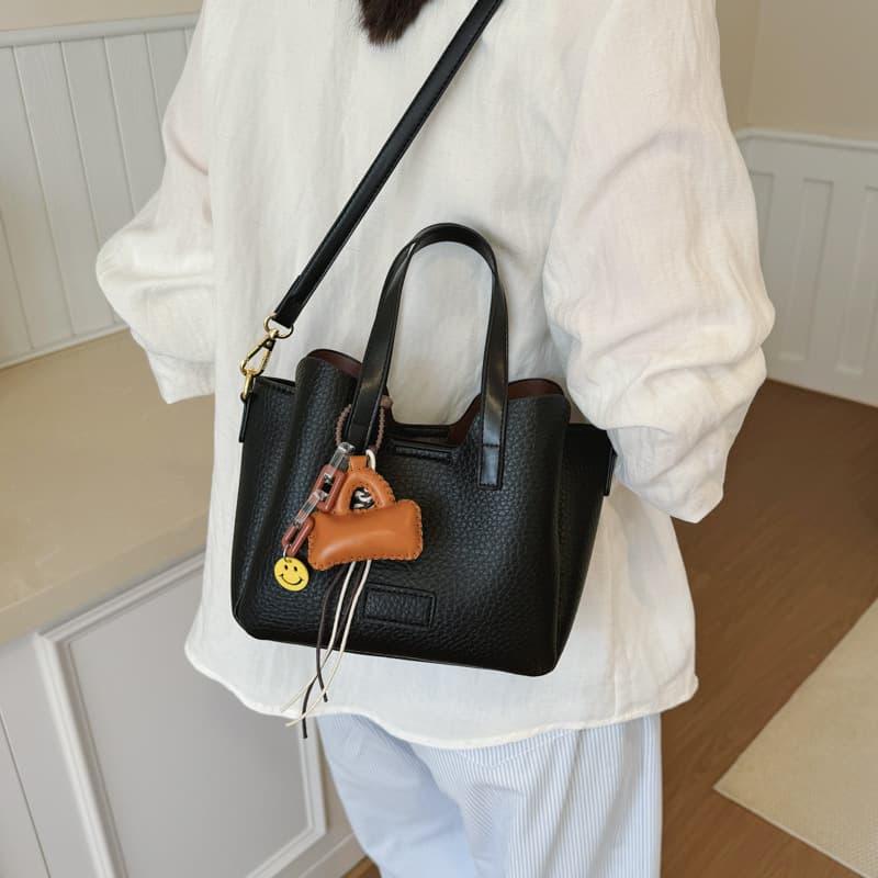 Premium Women's Handbag 2026 New Arrival Light Luxury Trendy Fashionable Shoulder Crossbody Bag Versatile Hot Carry