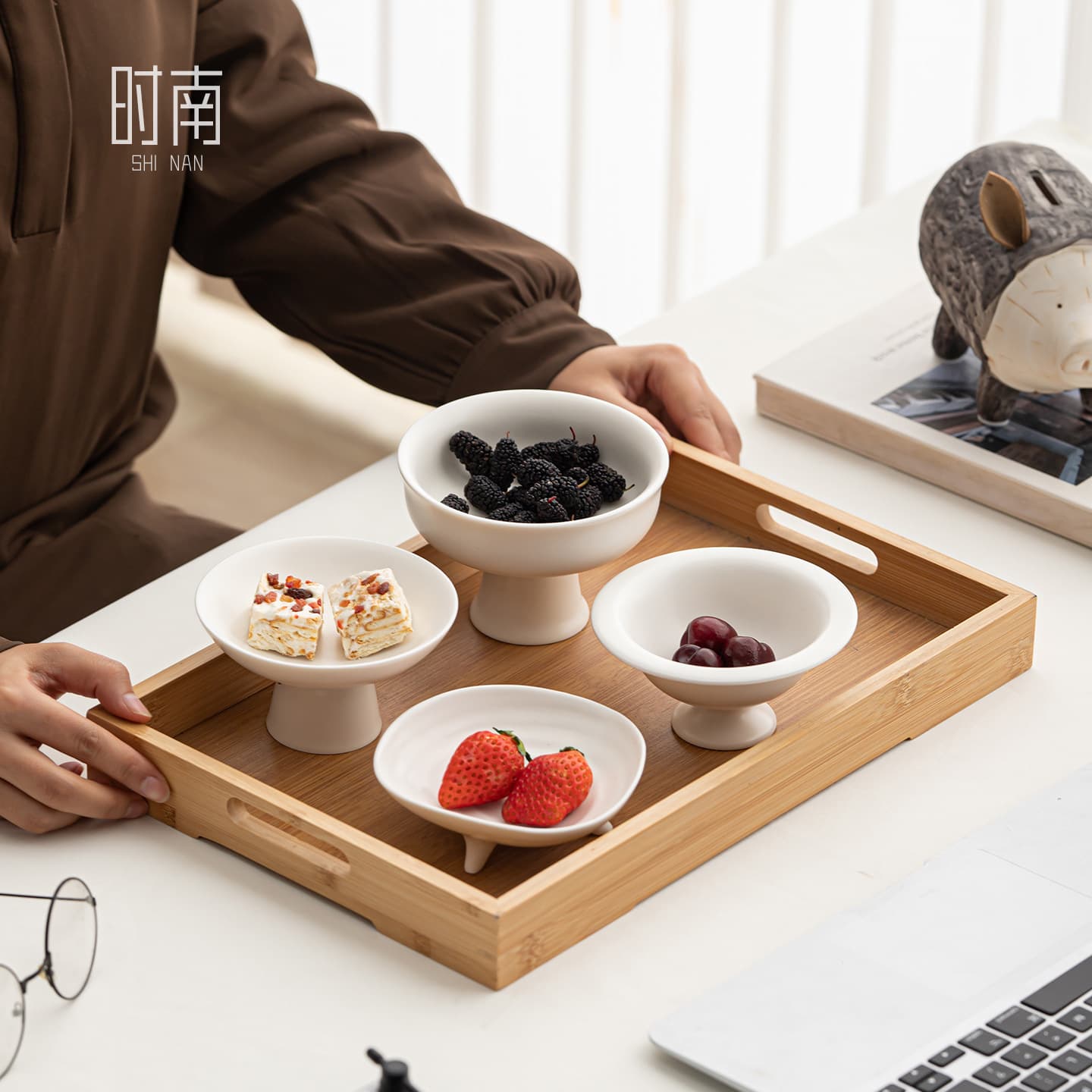 Pure White Ceramic High-Foot Plate Dessert Bowl, Small Exquisite Fruit Plate, Afternoon Tea Dessert Dish, Hotel Restaurant Cold Dish Plate