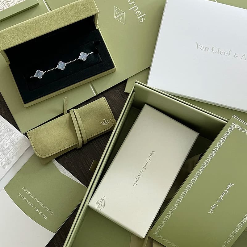 One-to-one replica quality luxury goods, complete packaging of big-name jewelry boxes, four-leaf prairie edition gift boxes