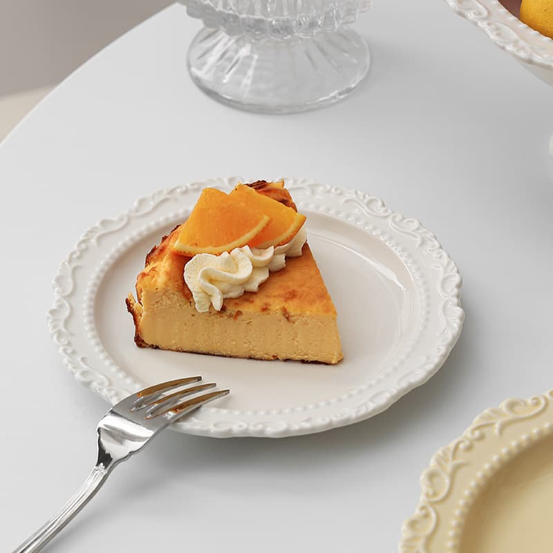 French Ins-style Cream-colored Ceramic Dinner Plate Lace Vintage Dessert Plate Cream Cake Plate Styling Wholesale