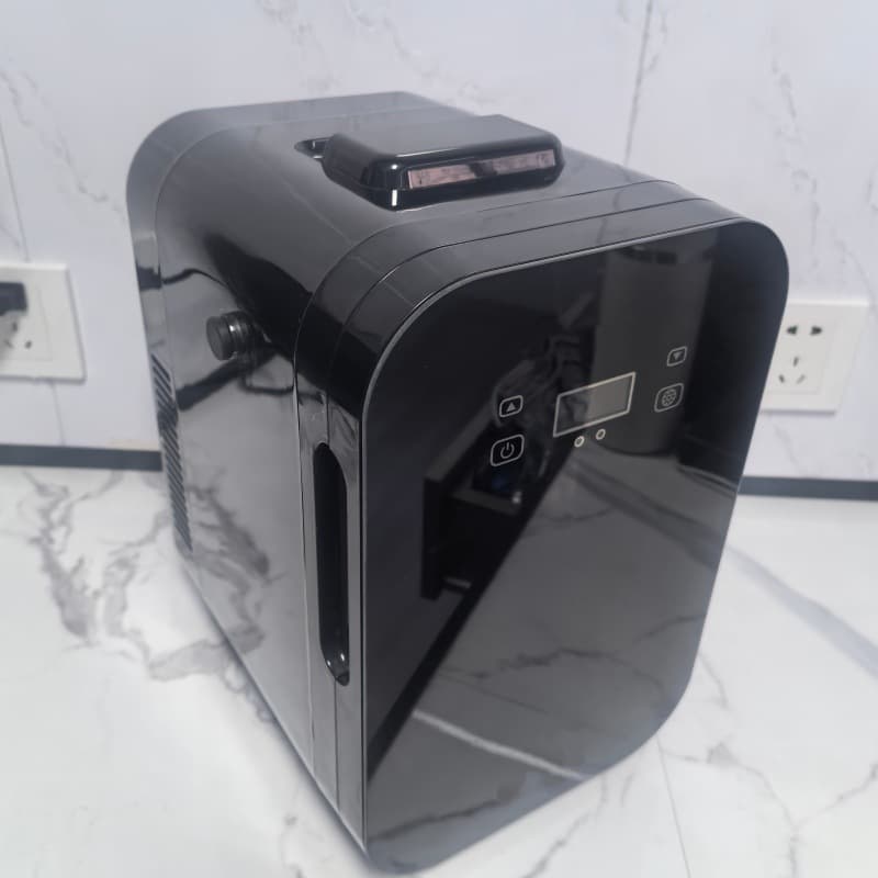 Portable Car Refrigerator 8L Cosmetic Cooling And Heating Dual Purpose Mini Wholesale European And American Vehicle Mounted