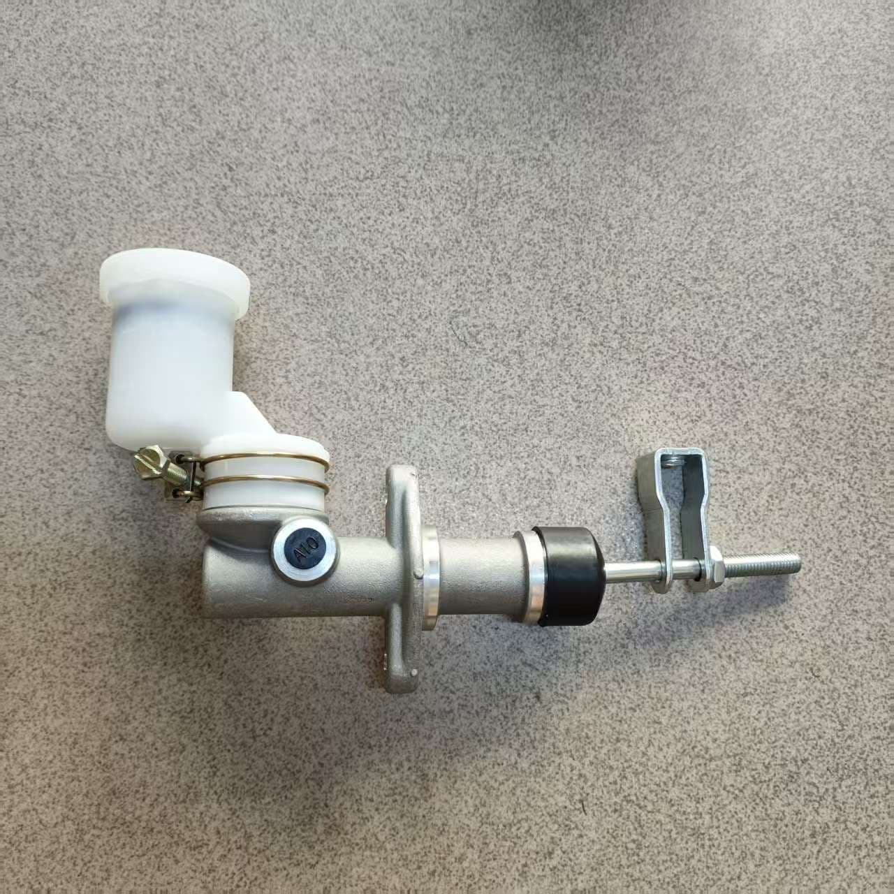 Mb555383 Mb555391 Is Suitable for Mitsubishi Pajero V24 V44 Clutch Master Cylinder