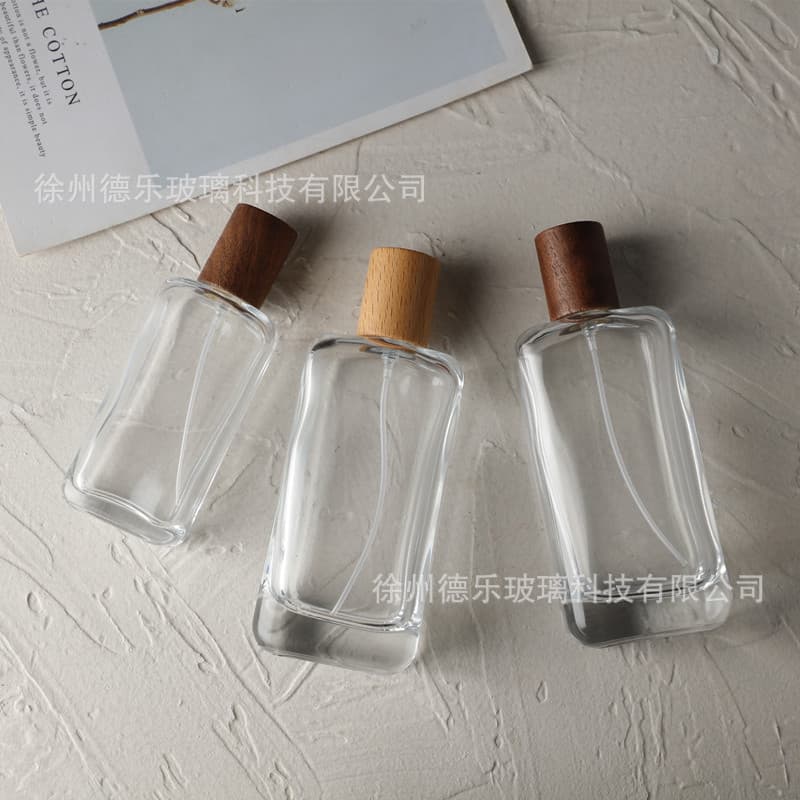 Wholesale glass perfume bottle 30mL 50mL 100mL flat square perfume packaging bottle wooden cap empty perfume bottle