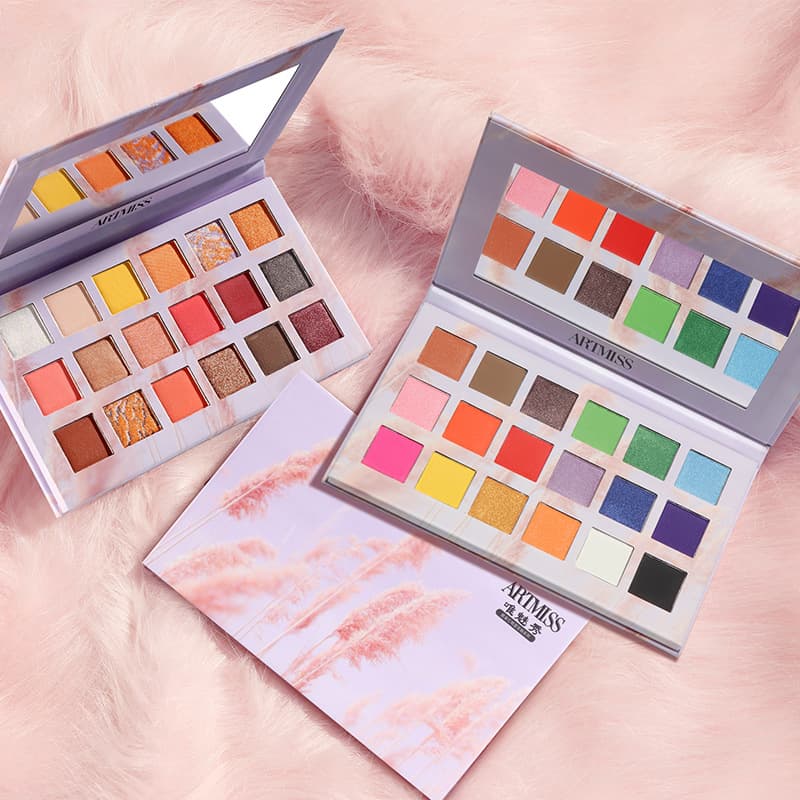 Weimeixiu 18-Color Earth Tone Eyeshadow Palette - Long-lasting, Non-Fading, Shimmer and Matte Eyeshadow for Makeup Artists and Students - Wholesale