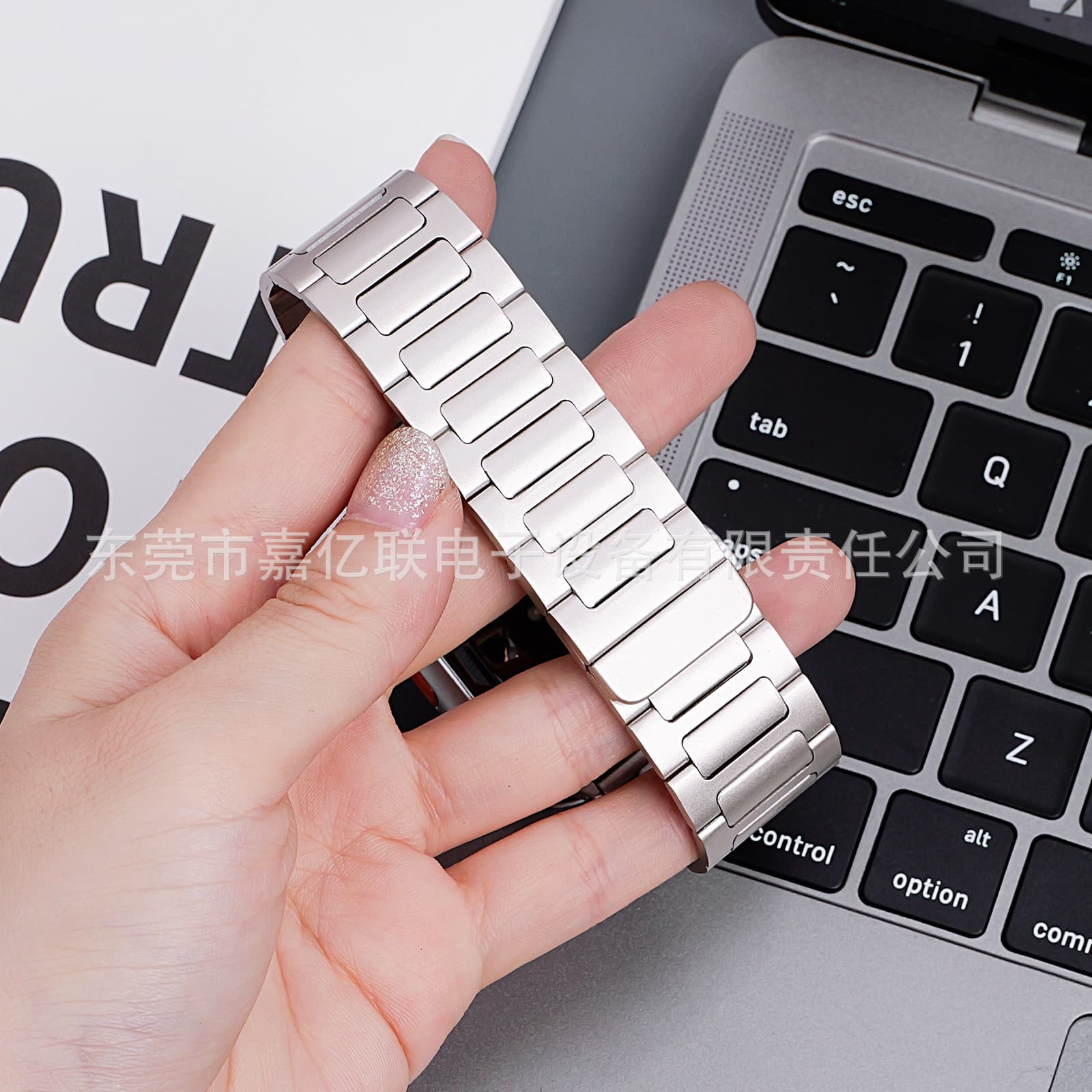 Magnetic strap suitable for Huawei Samsung three-bead flat head I-shaped magnetic strap Apple watch strap factory direct sales