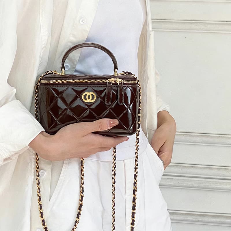 Chanel-style diamond quilted chain box bag for women, premium genuine leather, luxury fashion, commuter handbag, crossbody, and shoulder bag