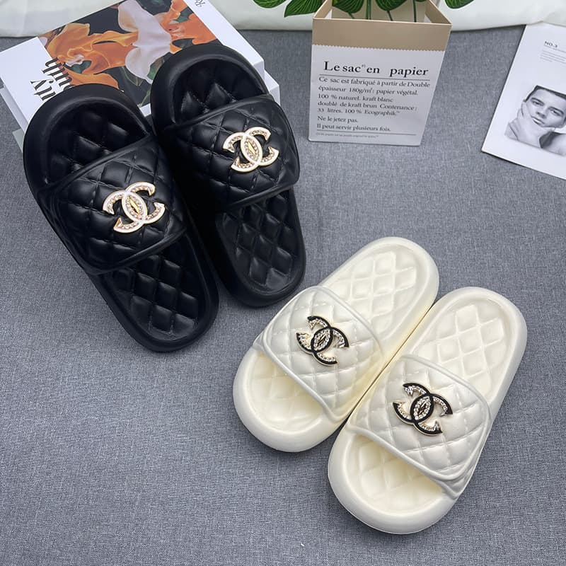 Cross-Border Trendy Chanel Style Sandals for Women, Outdoor Wear 2026 Summer New Flat Bottom Versatile Fashion Beach Flip Flops