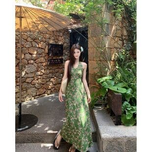 Vintage Green Floral Print Halter Neck Dress for Women Summer French Vacation Style V-Neck Waist-Cinching Elegant A-Line Long Dress