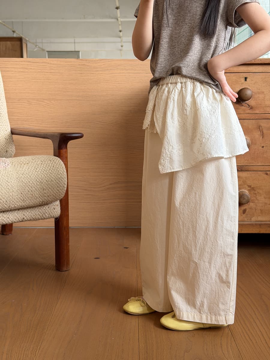 Aimo Beibei 2026 Summer Girls Fashionable Faux Two-Piece Skirt Pants Sweet Lace Patch Ruffle Pants