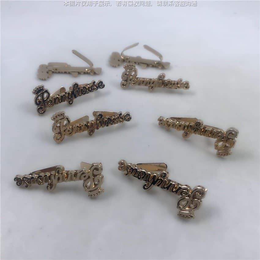 Clothing and shoe labels, tags, logos, trademarks, nameplates, accessories, tags, English labels, leather goods hardware.