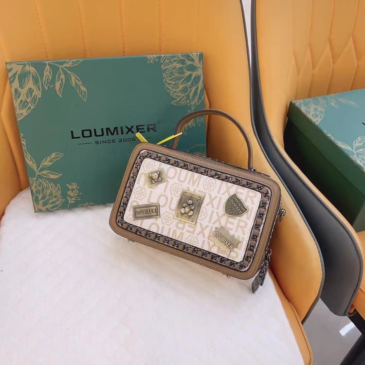 Source Factory Louis Michel 2022 New Fashion Versatile Heavy Industry Badge Chain Solid Color Printed Women's Bag