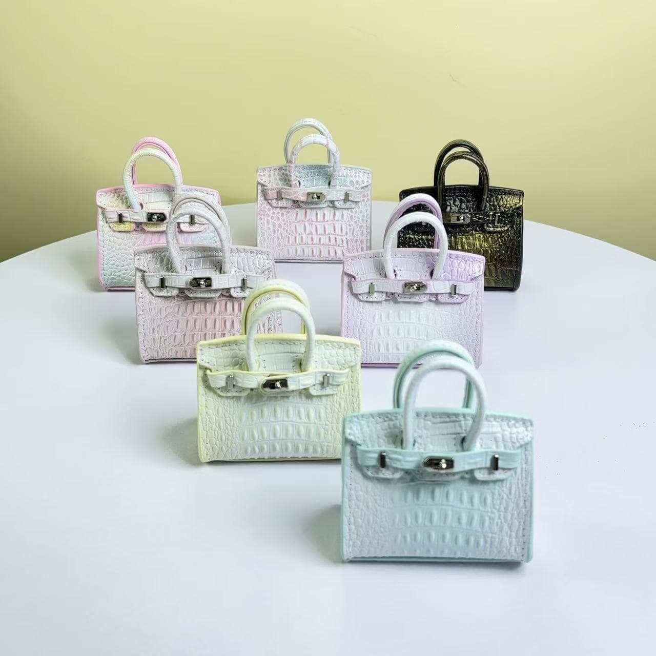 High-end niche crocodile pattern bag for women 2025 new summer mini versatile fashionable leather platinum bag earphones