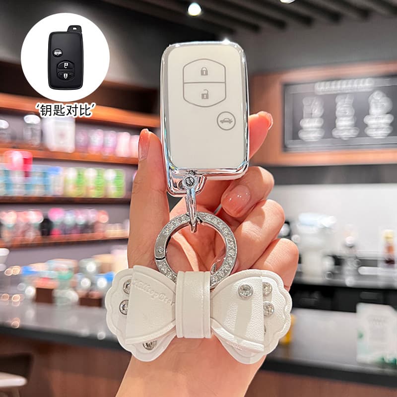 Suitable for Toyota old Prado car key cover, 2010 domineering car key bag, high-end key chain domineering