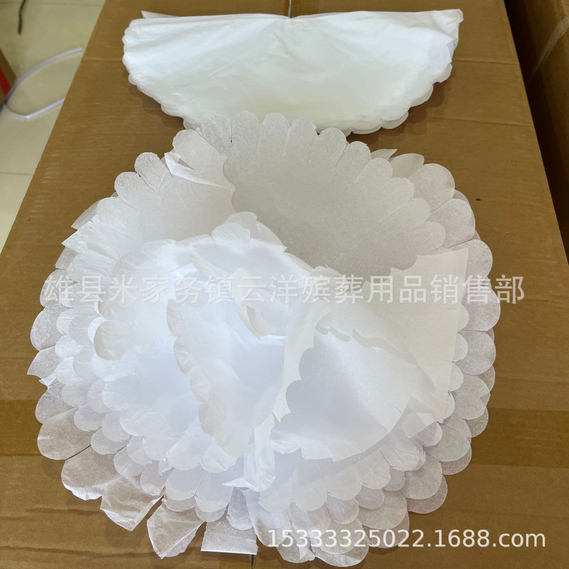 Paper flowers, large white flowers, 40cm car head flower, multiple sizes available. Yunyang Funeral Supplies.