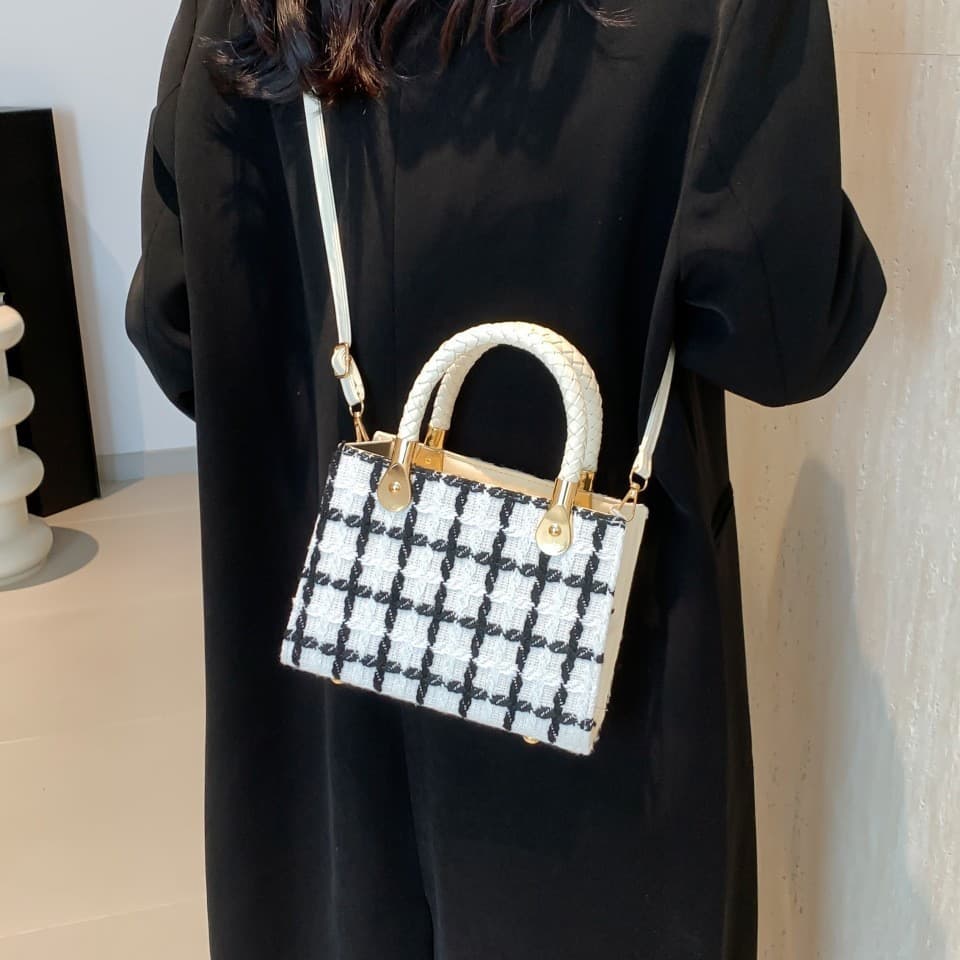 2026 Summer New Fashion Korean Style Elegant Textured Shoulder Crossbody Small Square Bag for Women