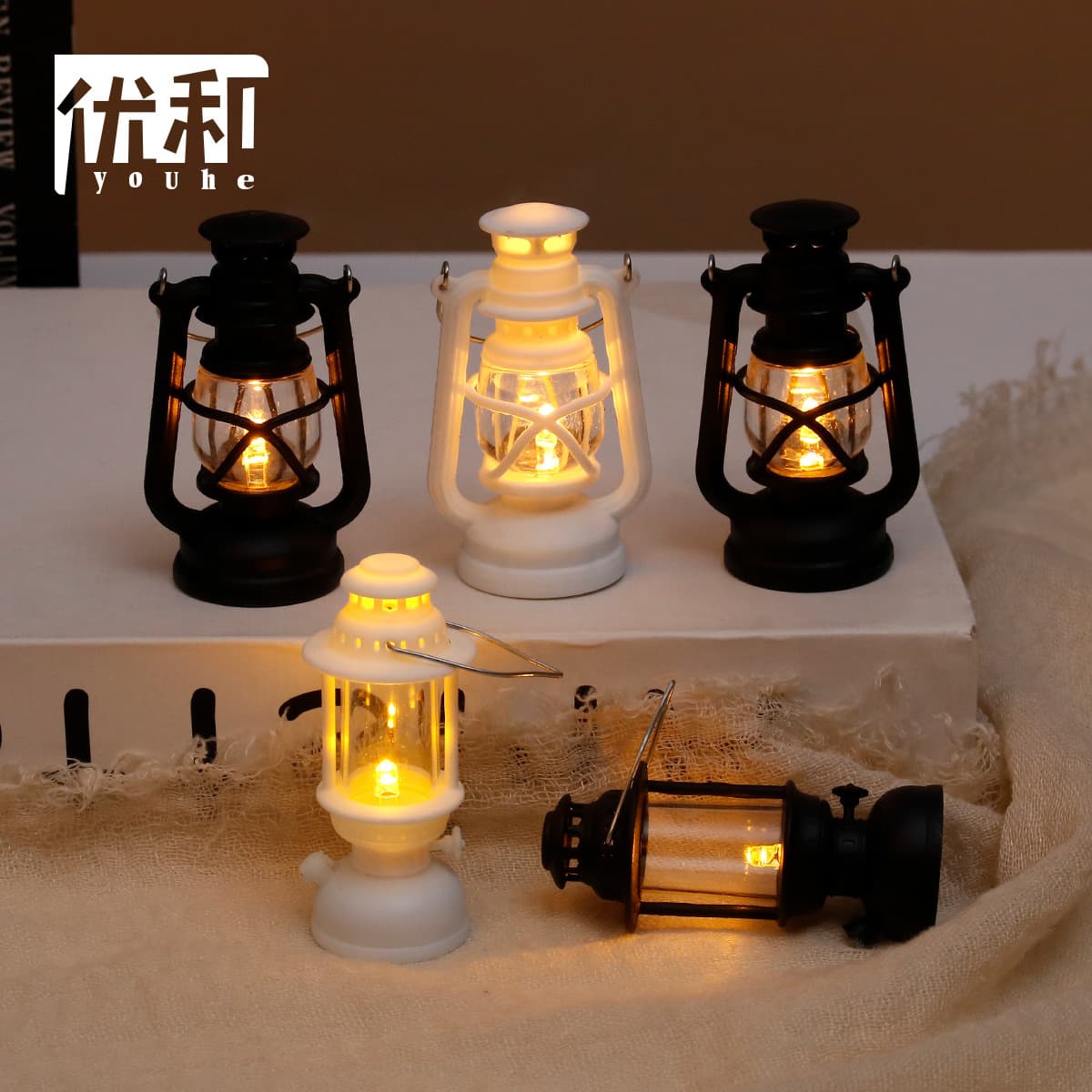 Miniature Electronic Candle Light LED Small Lantern, Retro Handheld Lamp, Camping Kerosene Lamp, Christmas Atmosphere Decoration Ornament