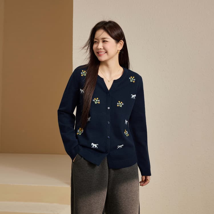 [Stylish, Gentle, and Versatile Knitwear] Slim Fit Plus Size Women's Top - Age-Defying and New Autumn 2025 Arrival for Curvy Women