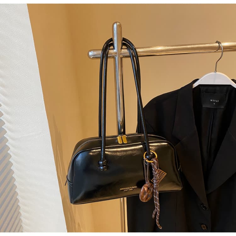 Ins Hot-Selling Fashion Retro Single-Shoulder Bag 2025 New Versatile Baguette Bag Oil Leather Versatile Underarm Bag Women's Bag