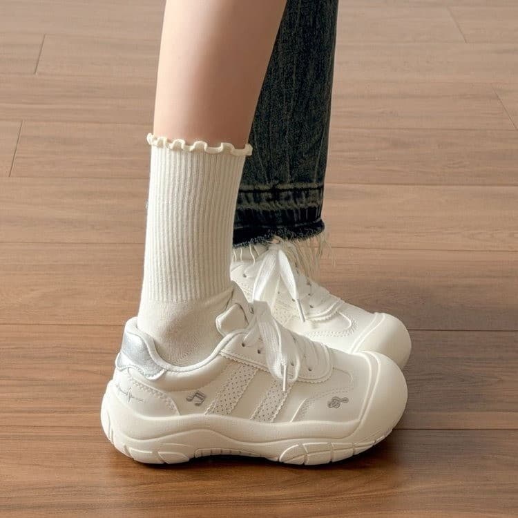 Summer mesh moral training shoes for women 2026 new style huge good-looking breathable versatile milk fufu with skirt cute casual shoes