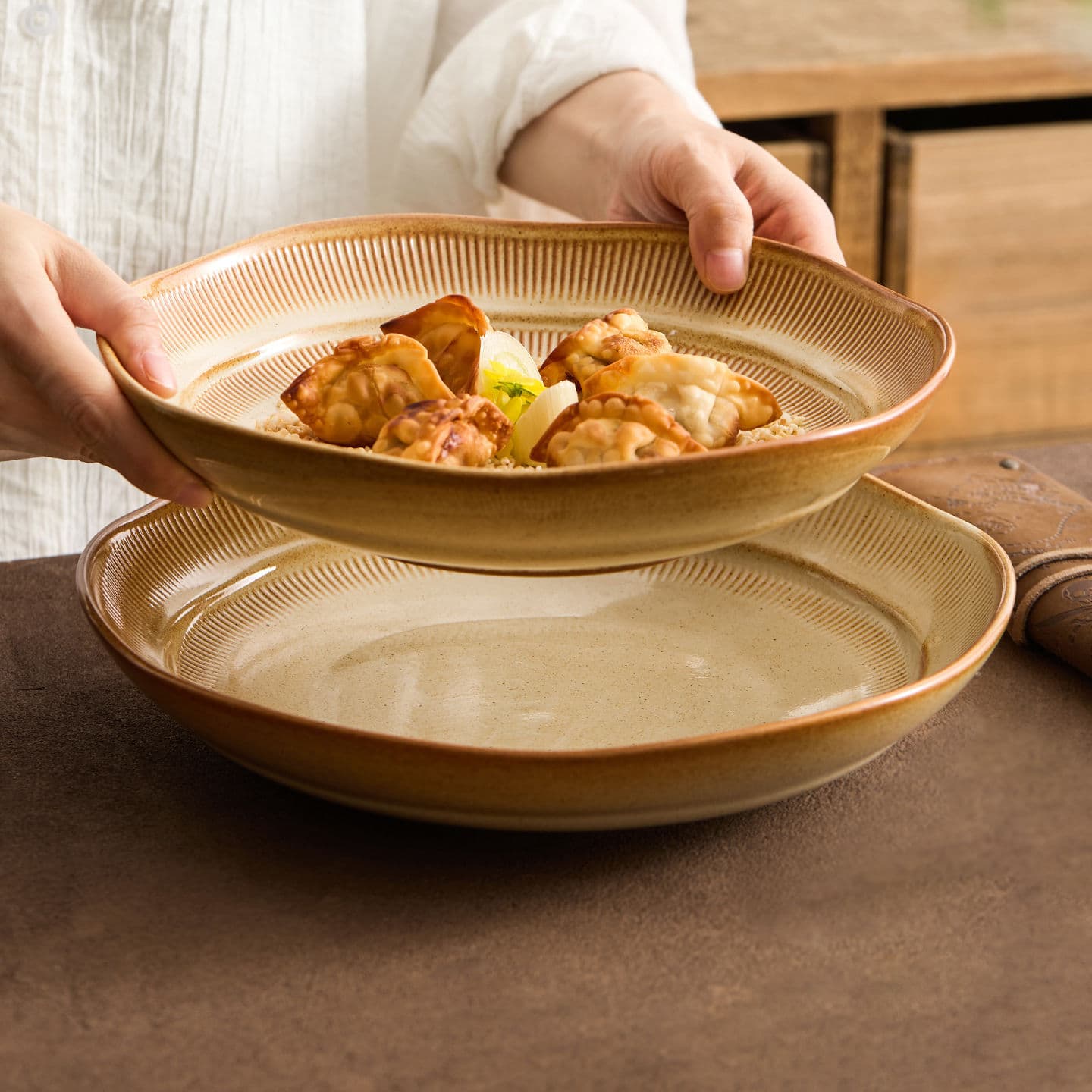 Factory 10.9-inch Quyue kiln ribbed soup plate 2026 household salad plate fruit plate ceramic plate dish