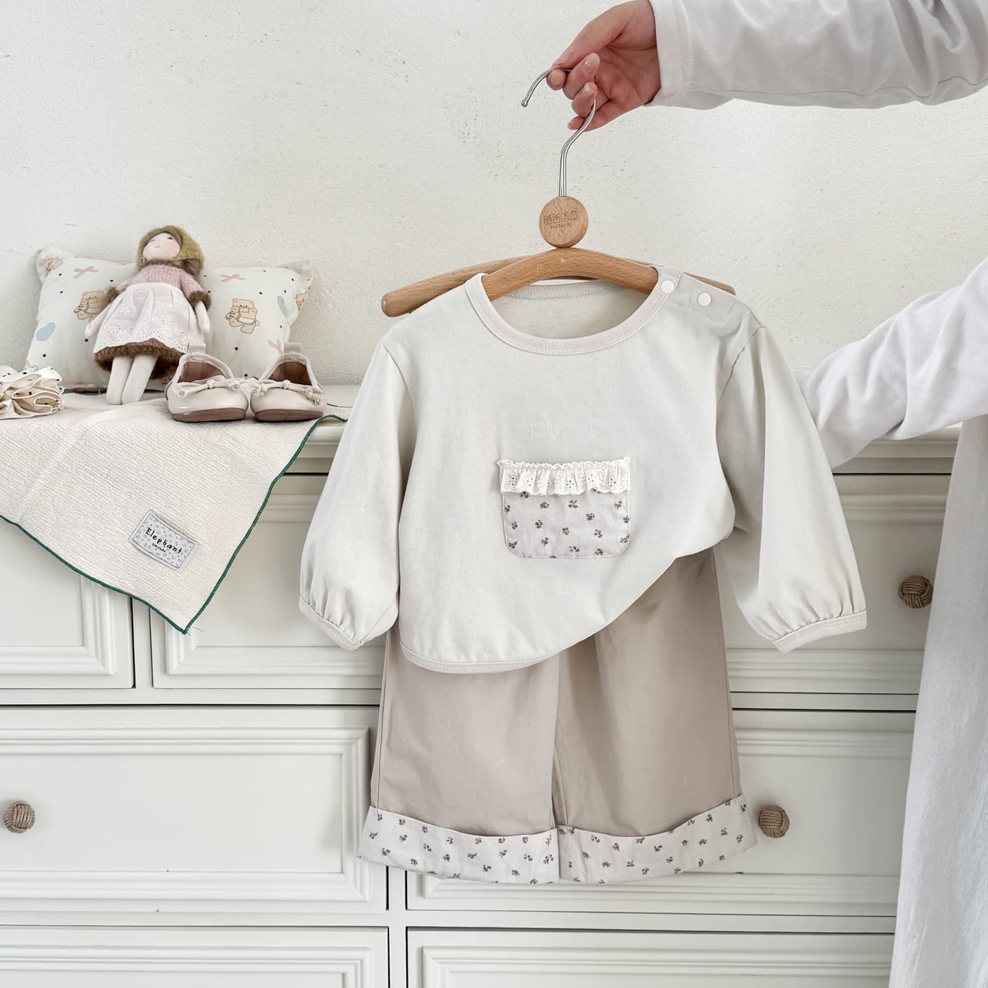 Children's spring and autumn suits, Korean style casual long-sleeved boys and girls, baby bottoming shirts, versatile pants, fashionable