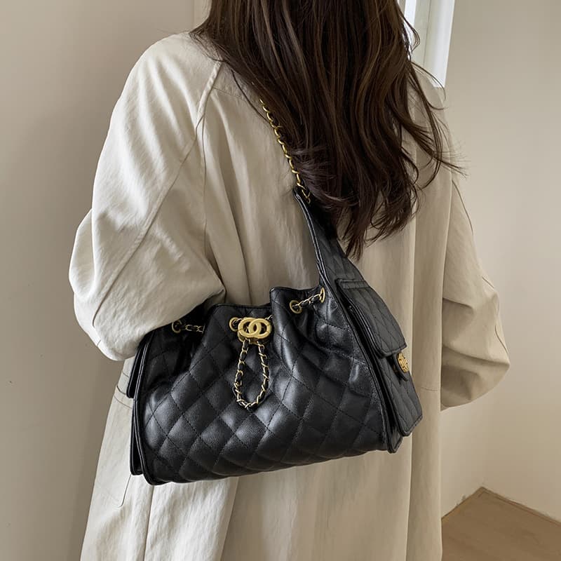 Crossbody Bag Fashionable Quilted Drawstring Chain Tote Bag Stylish Versatile Casual Large Capacity Shoulder Bag for Women
