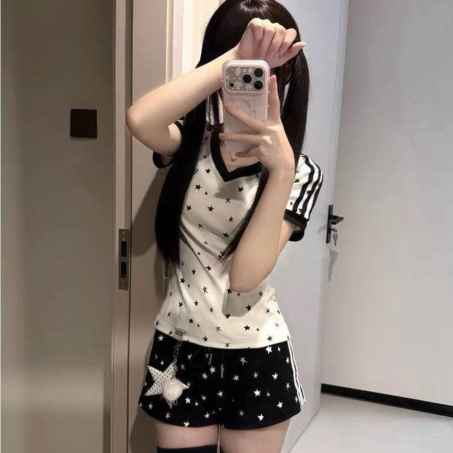 Good Girl Summer OOTD Outfit Set Slimming V-Neck Star Short T-Shirt Casual Black Shorts Trendy Two Piece Set
