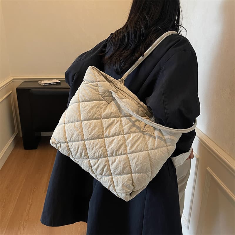 Commuting Large-Capacity Tote Bag for Women, Suitable for College Students Attending Classes, Soft and Stylish Handbag, Simple and Fashionable, Versatile and Casual