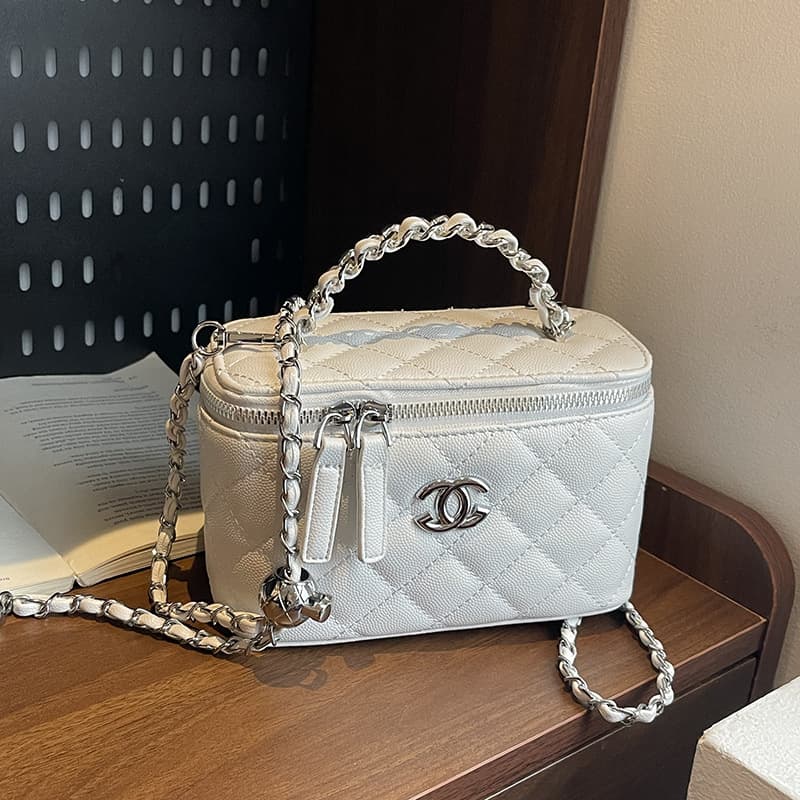 Cross-border popular embroidery thread niche design bag 2026 new handheld women's bag summer versatile chain crossbody bag box