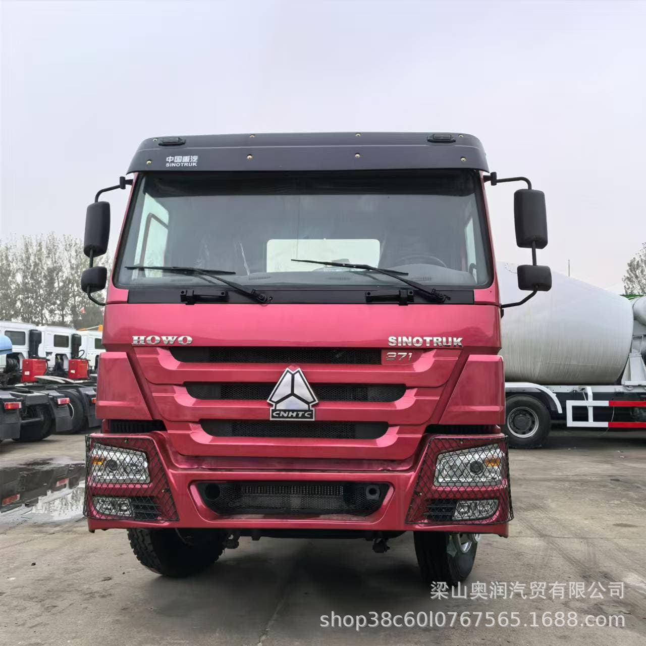 Sinotruk Howo rear 8-wheel tractor, dual-drive freight truck head, 380HP tractor trailer head