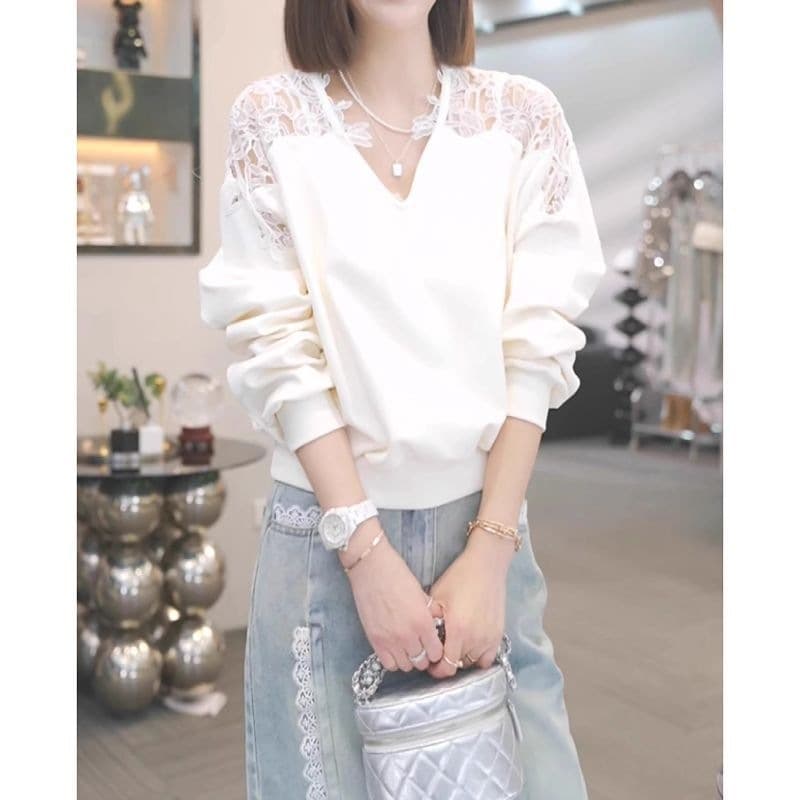 Plus Size Fashion Lace Top for Women, Early Autumn New Style, Designed for Plus Size, Stylish Hollow Long Sleeve Pullover Sweatshirt