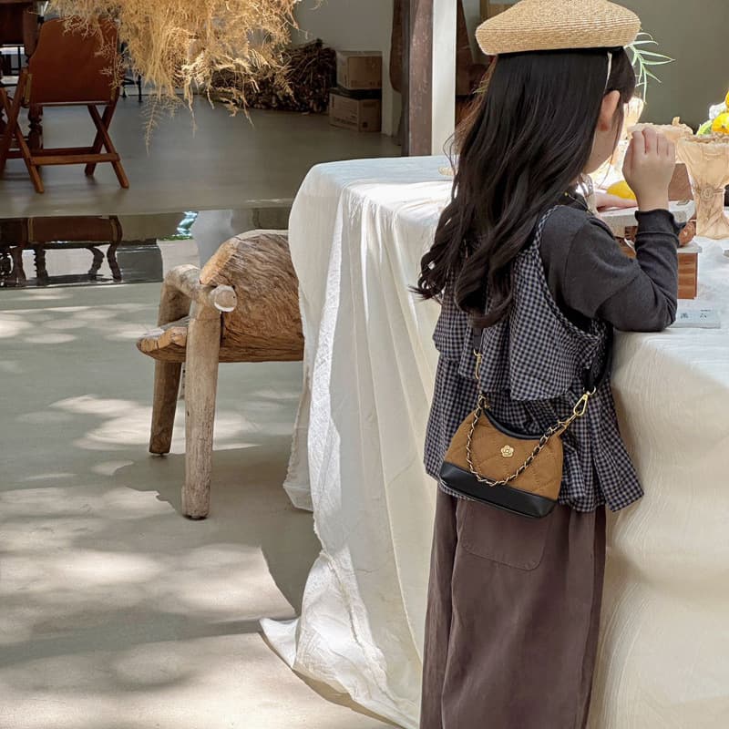 2025 New Girls Bag Light Luxury Retro Style Princess Banquet Handbag Exquisite Girls Single Shoulder Crossbody Bag