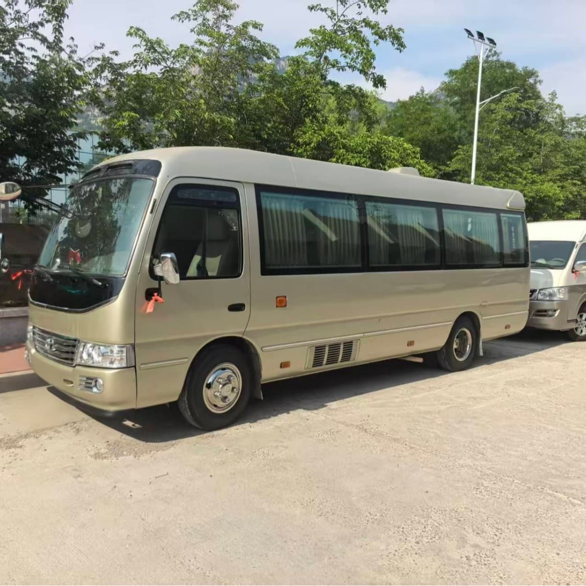 Cross-border Africa Used Coaster 19-23 Seater Medium Bus with Comfortable Cabin, Large Business Coach