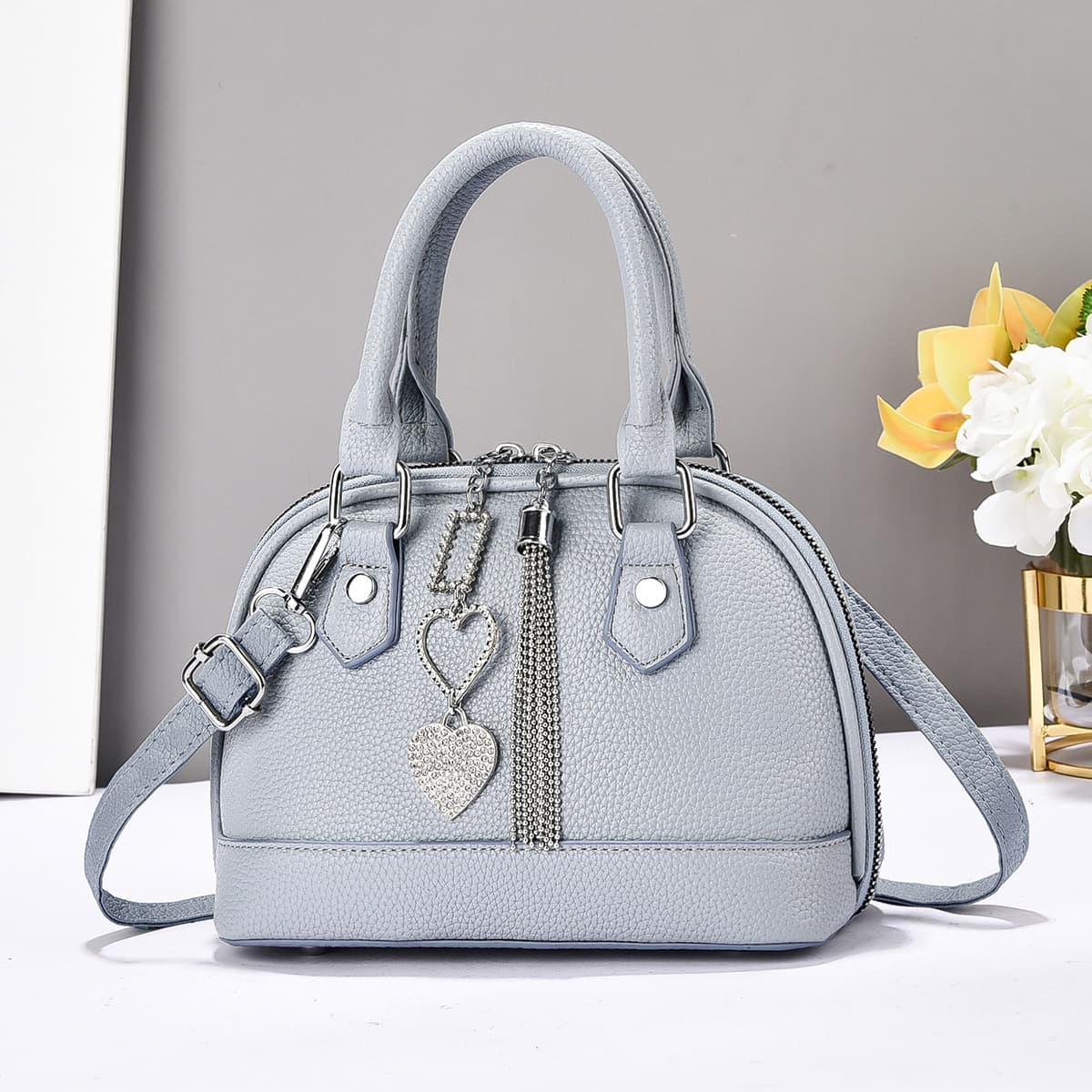 Versatile commuter small bag, new bag, women's Imperial leather retro bag, niche spring and summer factory direct sale