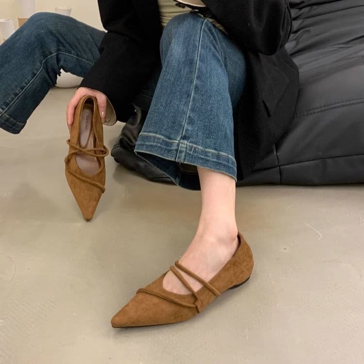Pointed-toe, thin-strap, low-cut, fashionable, versatile, height-increasing, evening-style flat shoes, 2024 new spring and autumn Korean style women's single shoes.