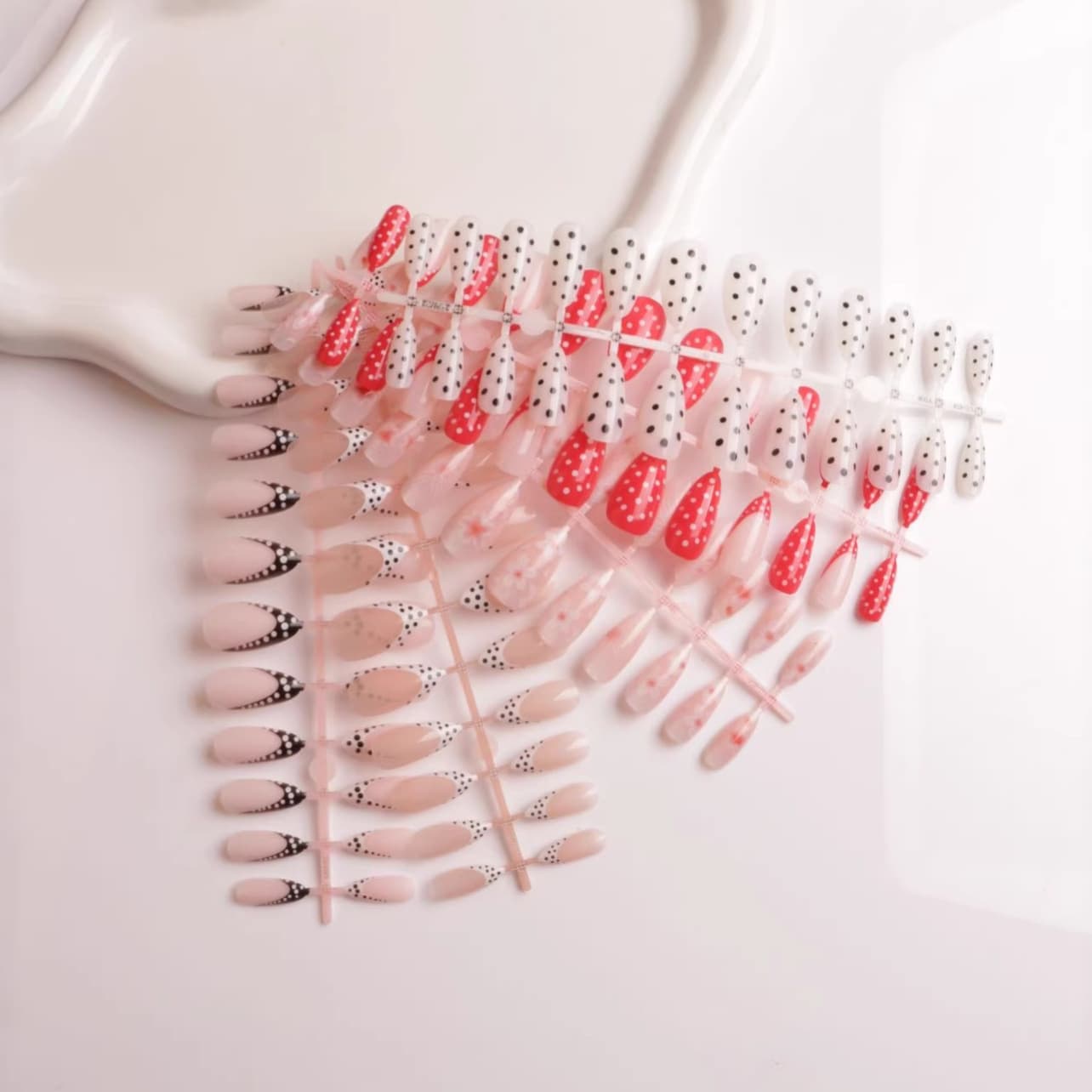 Hot-selling cross-border 120-piece dot press-on nails, simple almond shape, same style as ins, wholesale
