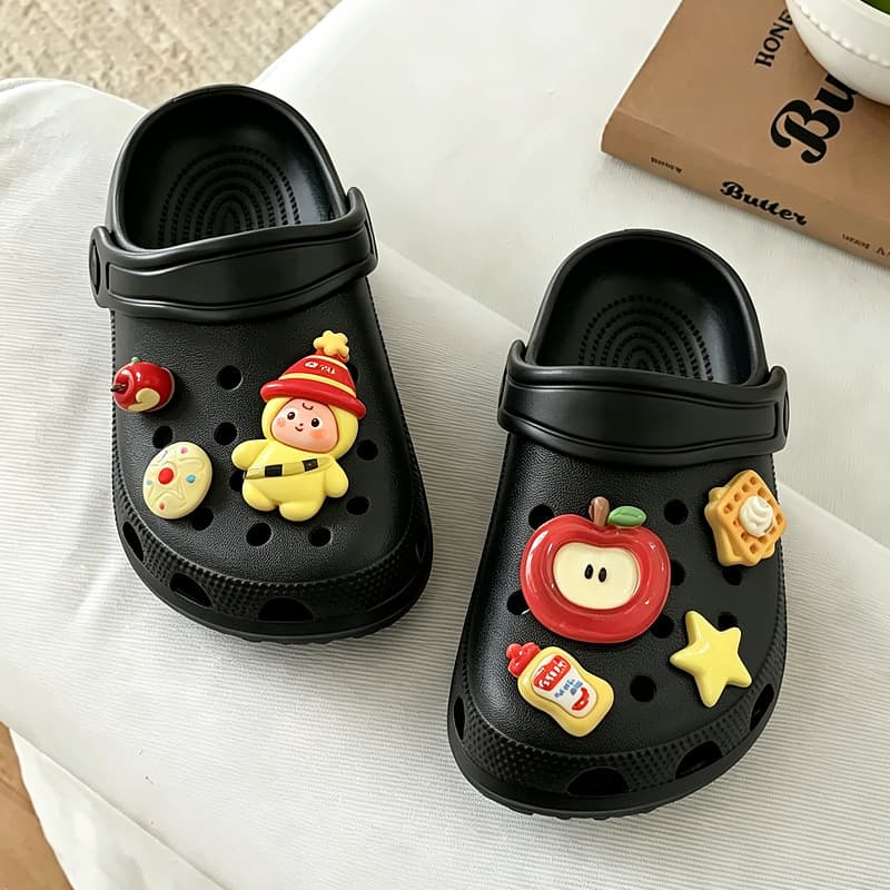 Children's Crocs 2026 New Baby Super Cute Star Man Boys and Girls Fashionable Outerwear Baotou Beach Slippers