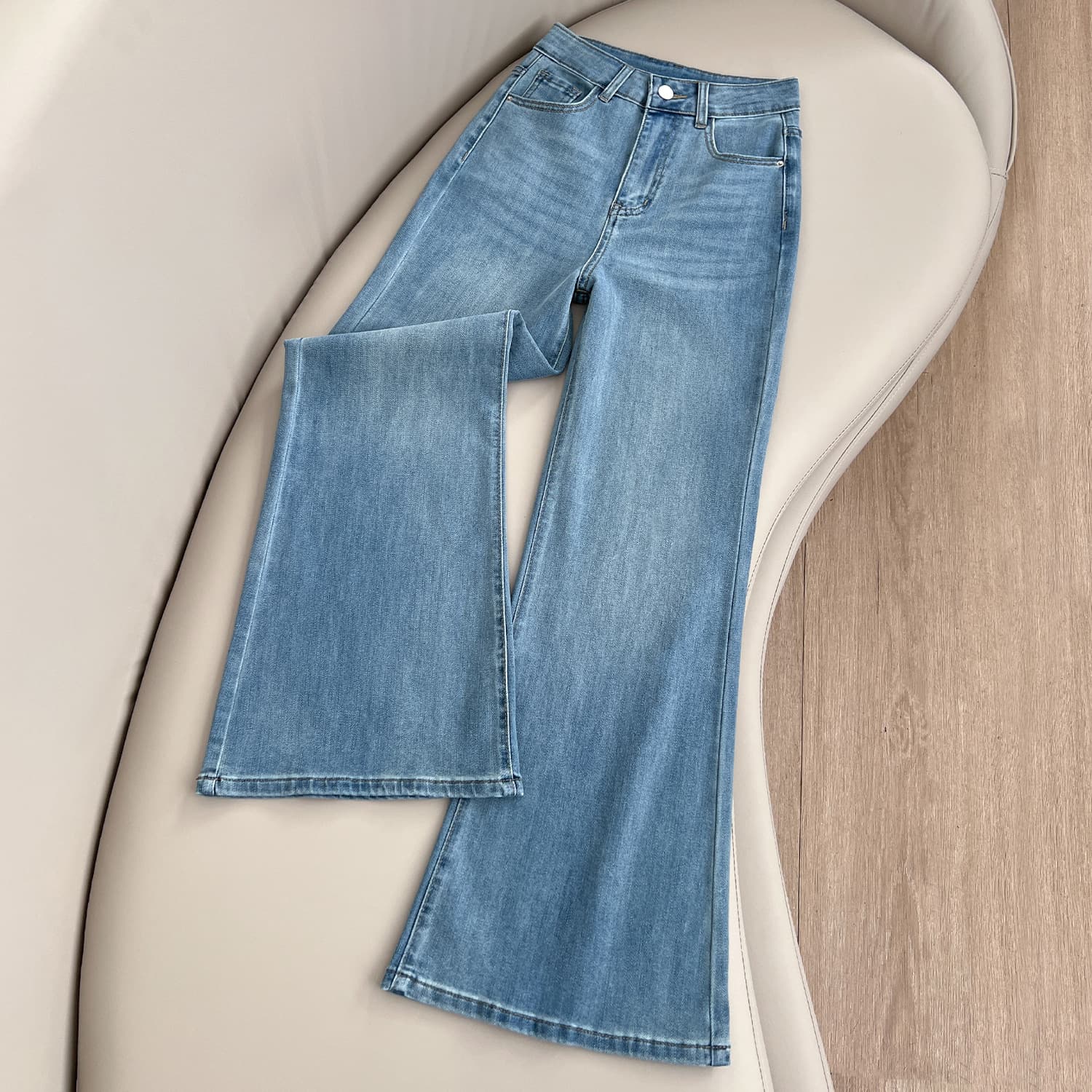 Light Micro-Flared Jeans for Women Fall 2026 New Plus Size High-Waist Loose Slimming Non-Stick Flared Pants