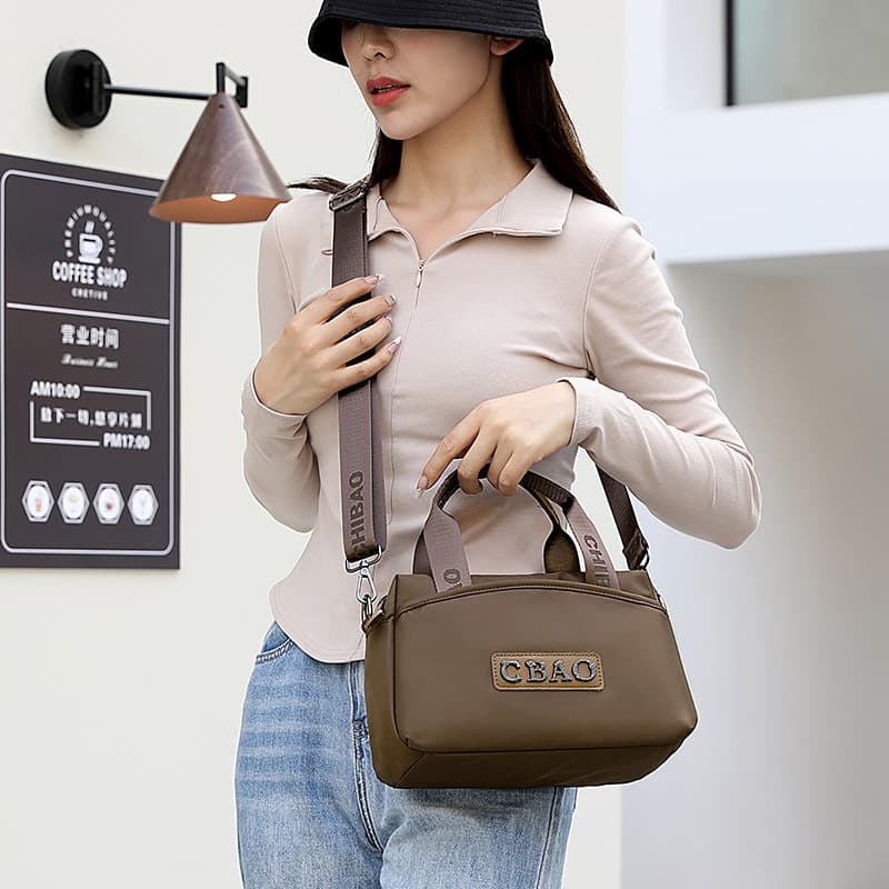 Cross-Border New Women's Bag Fashion Versatile Large Capacity Water-Resistant Shoulder Bag Lightweight Simple Two-Tone Women's Crossbody Bag