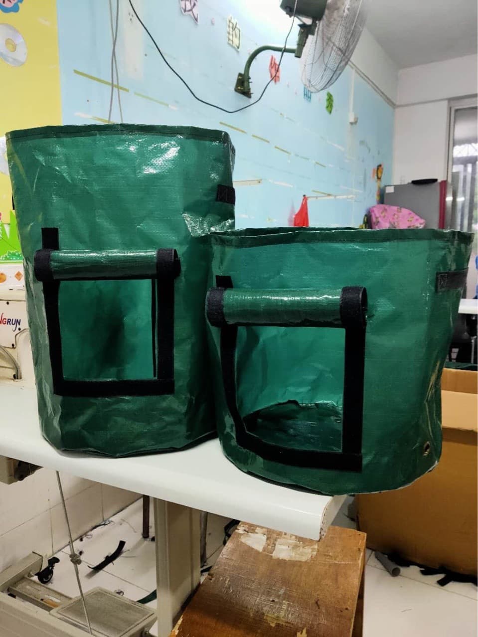 Dezhou Shenshun source factory YX837 garden planting, UV-resistant dark green grow bags material.