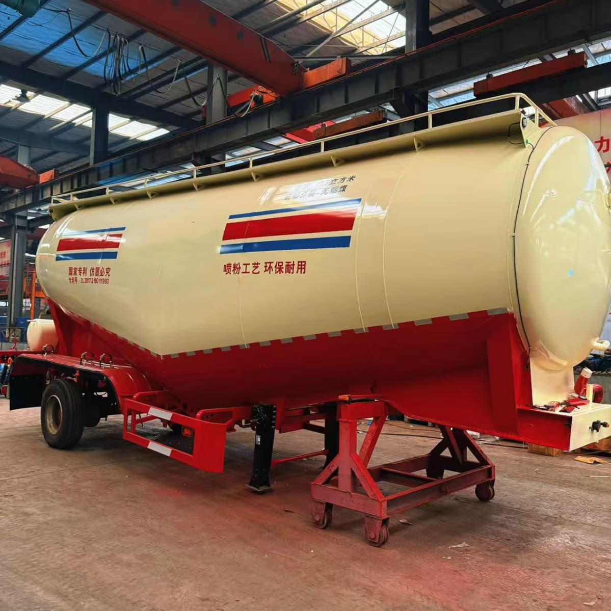 Cross-border 38-70 cubic meter fly ash powder and granular material tanker U-shaped dry mix mortar bulk cement silo
