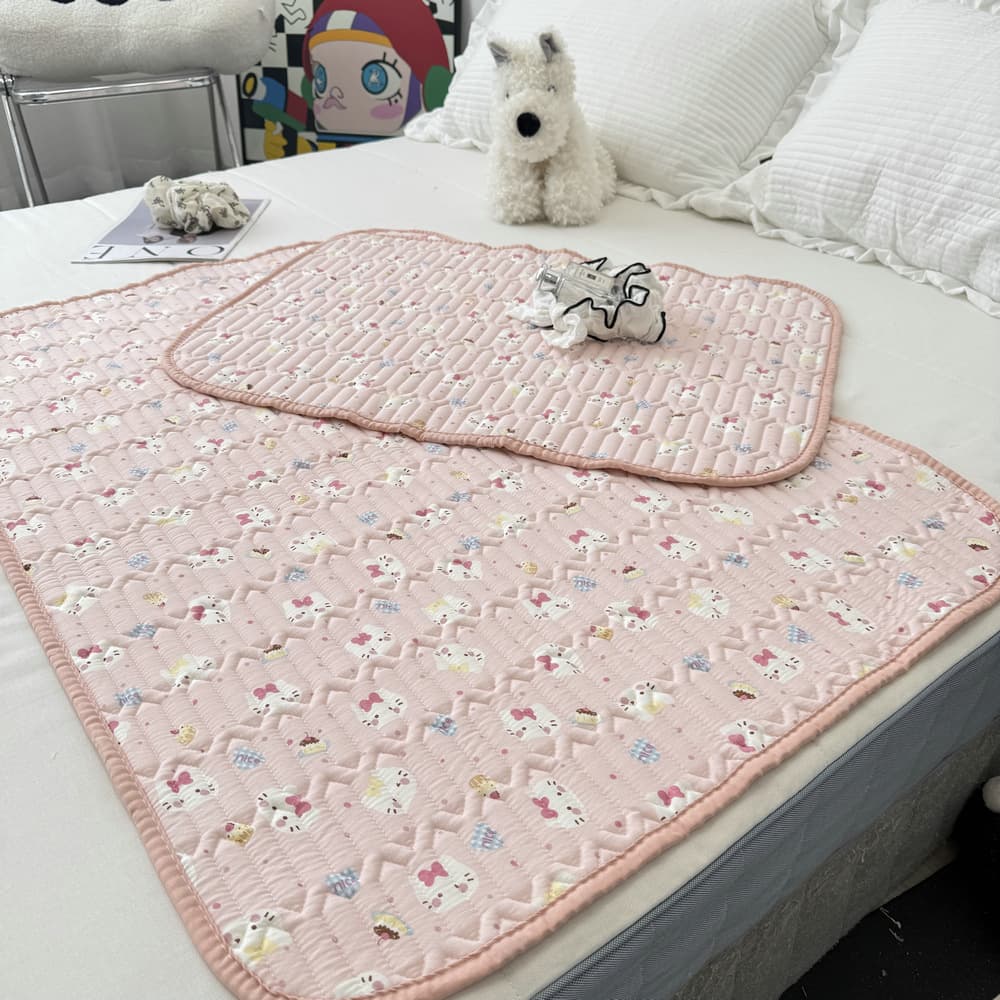 Cake Cat Baby Infant and Toddler Anti-slip Diaper Pad for Women During Menstruation, Leak Prevention, Washing and Care